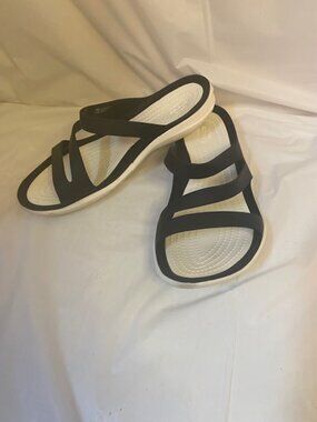 Crocs iconic women’s Swiftwater comfort slip on Sandals Black White size 6